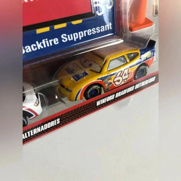 Disney Pixar Cars -2-pack w/access - Dave Alternators & Winford Bradford- NEW! - Picture 4 of 4